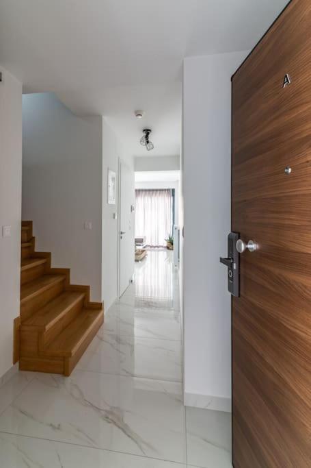 Μεζονέτα Με Θέα Στο Πάρκο Σταύρος Νιάρχος One Apartment Атина Екстериор снимка