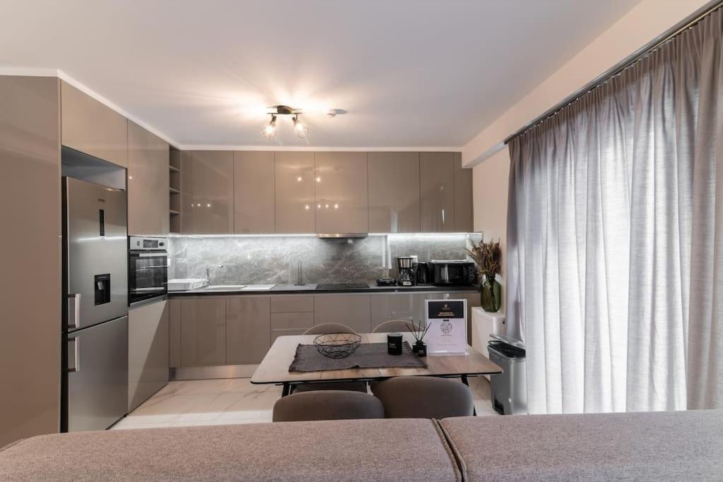 Μεζονέτα Με Θέα Στο Πάρκο Σταύρος Νιάρχος One Apartment Атина Екстериор снимка