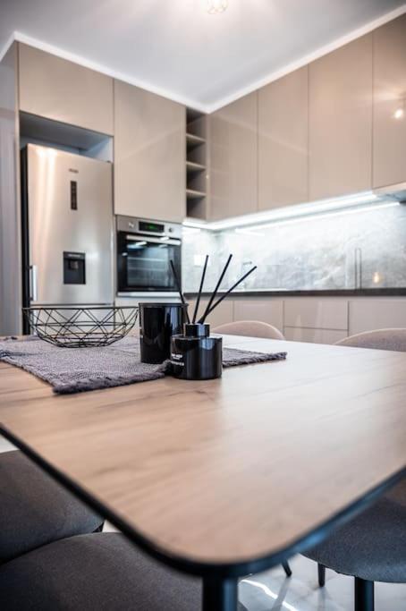 Μεζονέτα Με Θέα Στο Πάρκο Σταύρος Νιάρχος One Apartment Атина Екстериор снимка