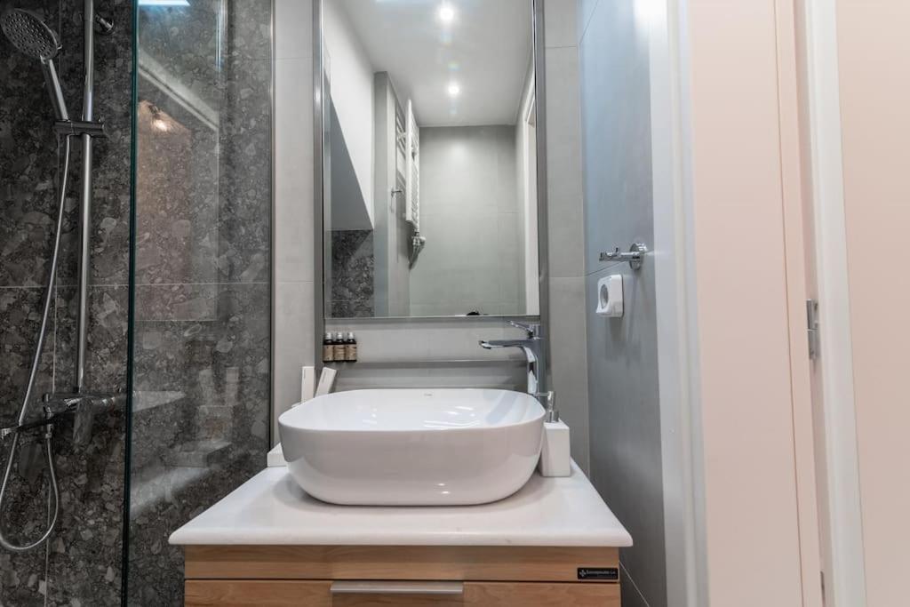 Μεζονέτα Με Θέα Στο Πάρκο Σταύρος Νιάρχος One Apartment Атина Екстериор снимка